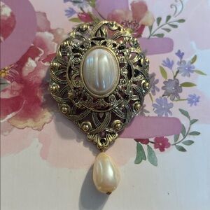 Vintage Gold and Pearl Brooch